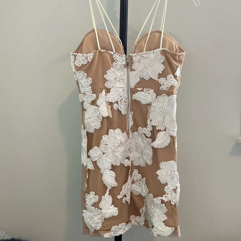 NWT Embroidered Floral Mini Dress - Picture 2 of 6